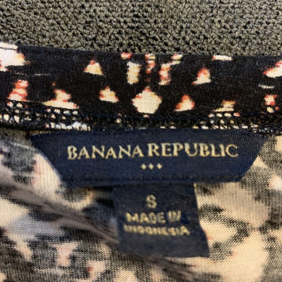 Banana Republic - Cap Sleeved Wrap Dress - Size Small - Black Aztec Pattern - Picture 13 of 13